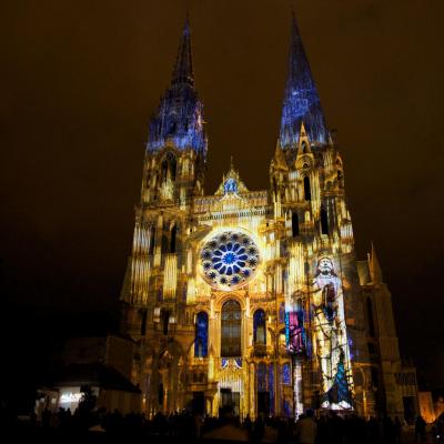 Chartres en lumieres portail royal final orgue dorelight copyright spectaculaires les allumeurs d images photo m anglada