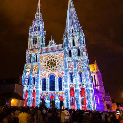 Portail royal de la cathedrale credits scenographie spectaculaires les allumeurs d images photo a lombard